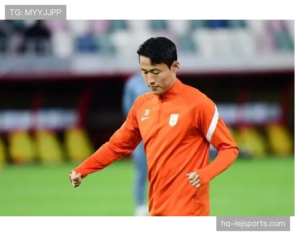 孙准浩巷口吃肉夹馍的样子，把我对球星生活的幻想当场干翻