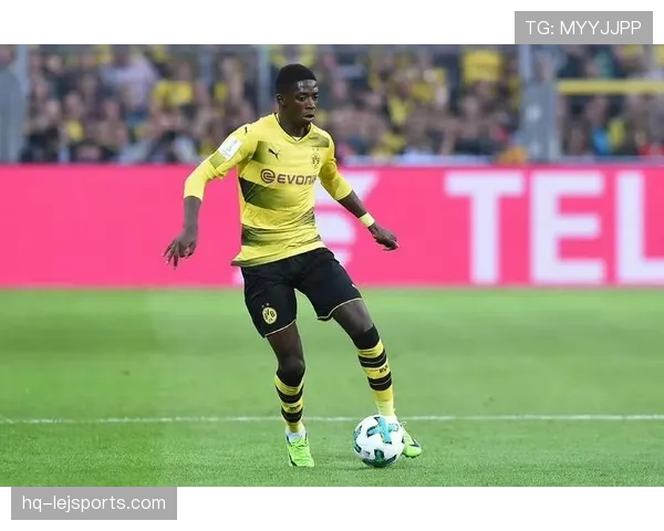 奥斯曼登贝莱这懒散赛场外一天，衣服都比我衣柜时髦十倍！